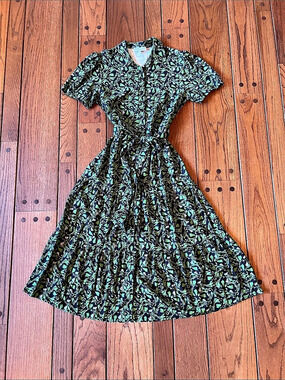 Taylor Tillman Floral Midi Dress in Green & Black Size Small